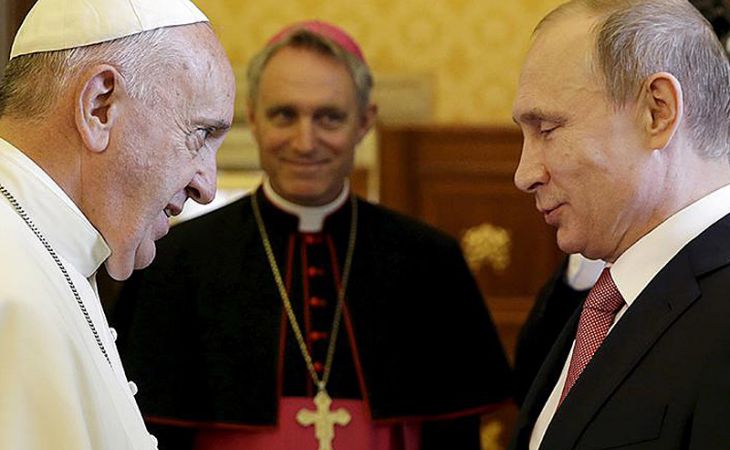 Кремль объяснил причины опоздания Путина к папе римскому