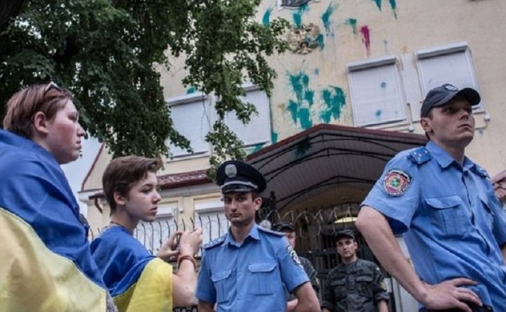 Россия потребовала от Украины расследовать нападение на генконсульство РФ в Харькове