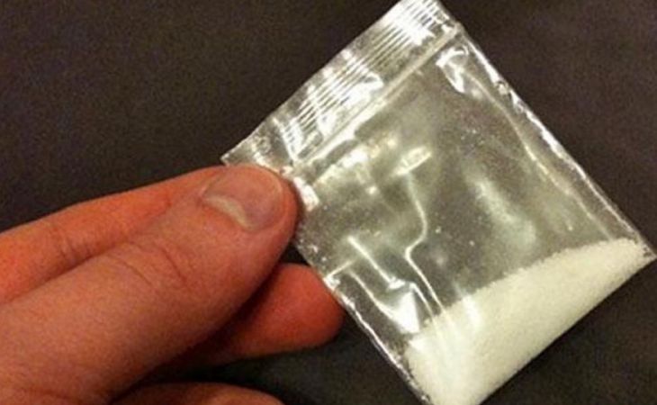 Осужденному на Алтае принесли посылку с наркотиками