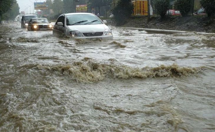 Катастрофическое наводнение, спровоцированное дождем, произошло в четверг в Сочи и Адлере