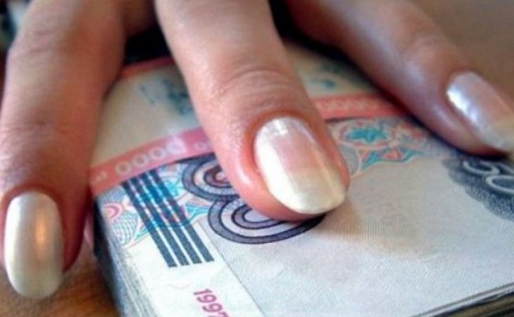 Работница турфирмы в Барнауле обманула туристок на 300 тысяч рублей