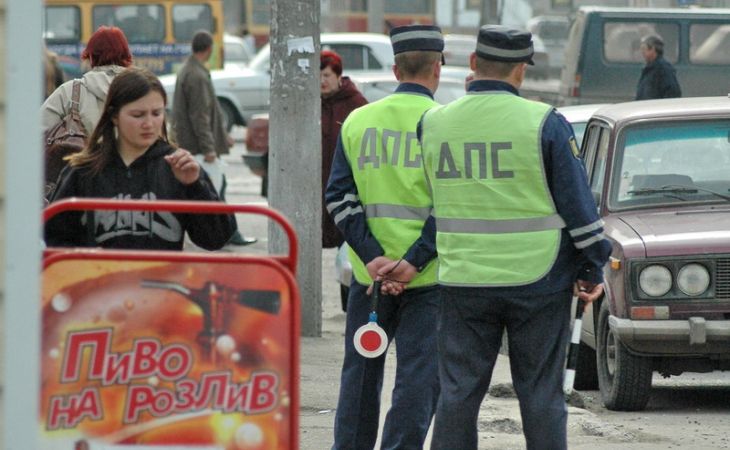 Водитель, зажавший автобусными дверями ребенка, объявлен в розыск в Барнауле