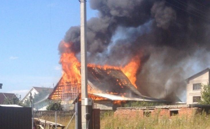 В барнаульском поселке  полностью сгорел частный жилой дом