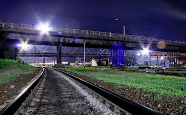 Подростки упали с моста на железнодорожные пути в Казани, делая селфи