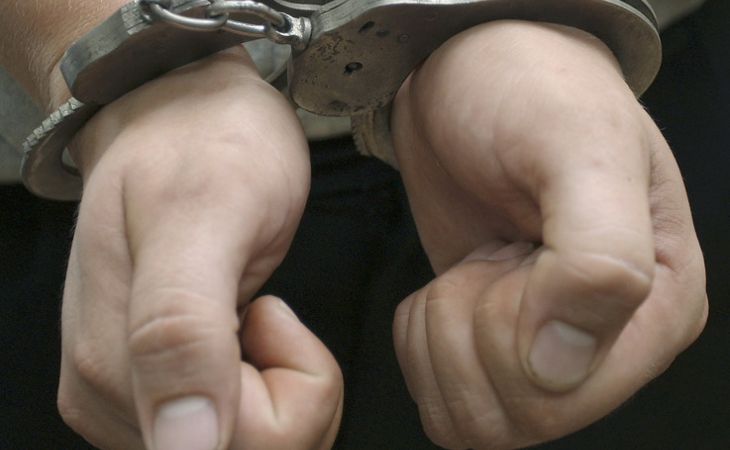18-летний житель Алтая изнасиловал 10-летнюю и домогался до 14-летней