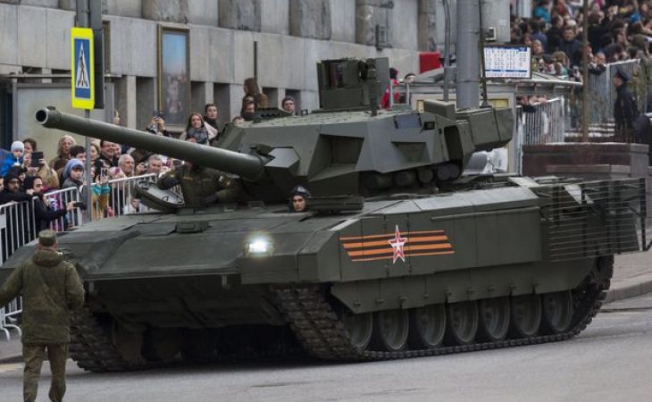 Российский танк Т-14 "Армата" ведет огонь – видео