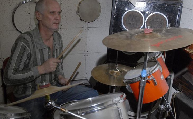 Экс-барабанщик рок-группы "Жар-птица" умер после допроса в полиции