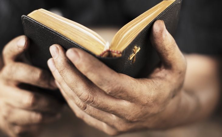 Проверка Библии на соответствие закону о защите детей пройдет быстро – прокуратура