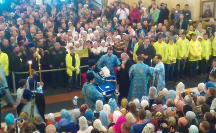 Патриарх Кирилл начал богослужение в Димитриевском храме в Барнауле
