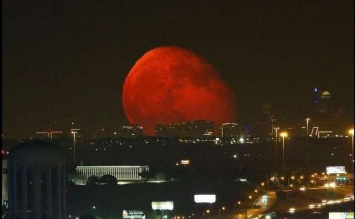 В ночь на понедельник жители Земли увидят "кровавую" Луну
