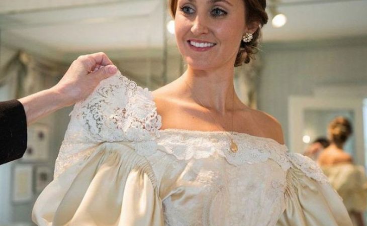 Невеста стала 11-ой женщиной в своей семье, надевшей 120-летнее свадебное платье