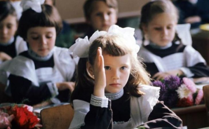 Минобрнауки России опросит родителей о переносе начала учебного года