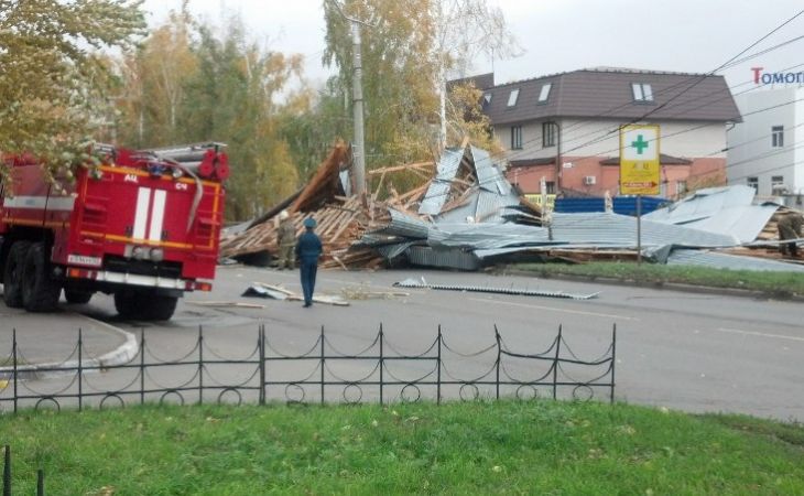 Последствия бушевавшей стихии в Барнауле – фото