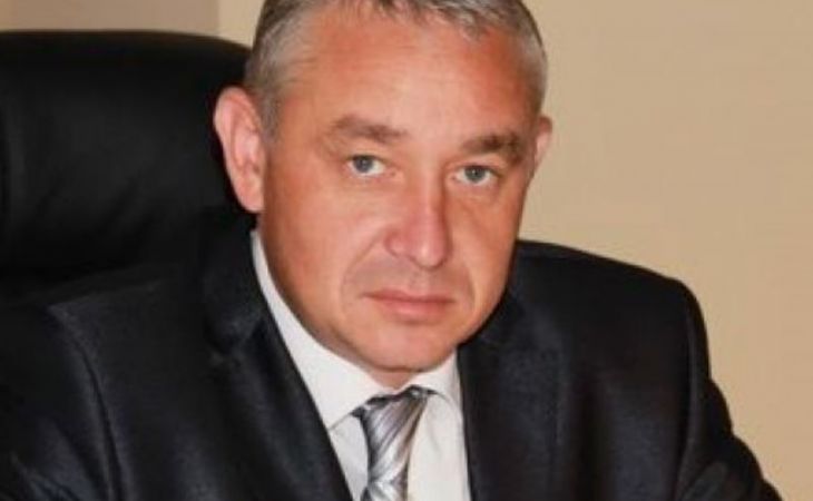 Главу администрации алтайского района и его посредника осудят за взятку