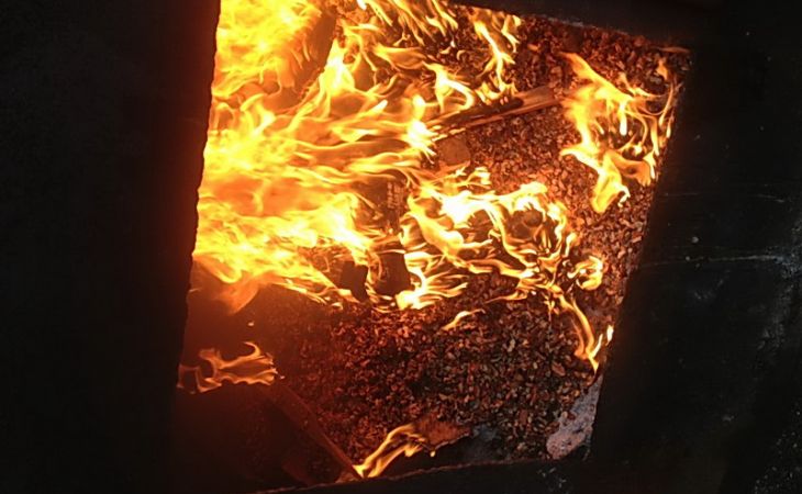 20 тонн американского сала сожгли в Омске