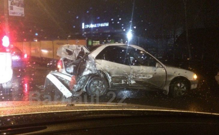Водитель BMW X5 врезался в пробку на Павловском тракте