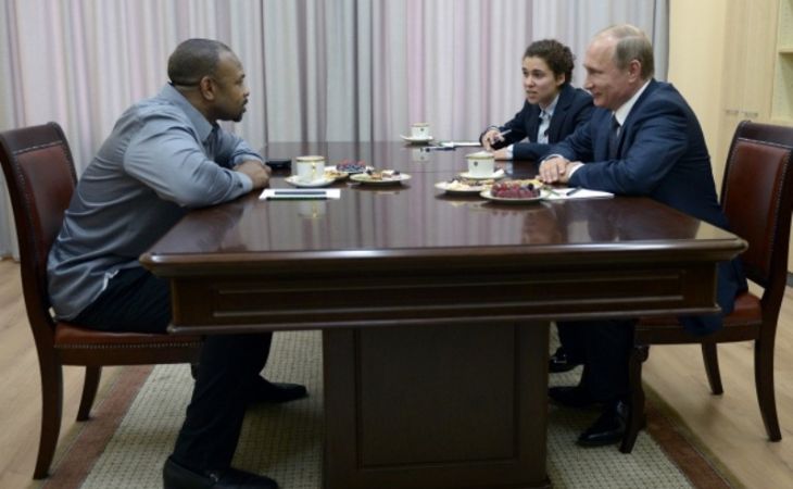Владимир Путин не будет вручать российский паспорт спортсмену Рою Джонсу-младшему
