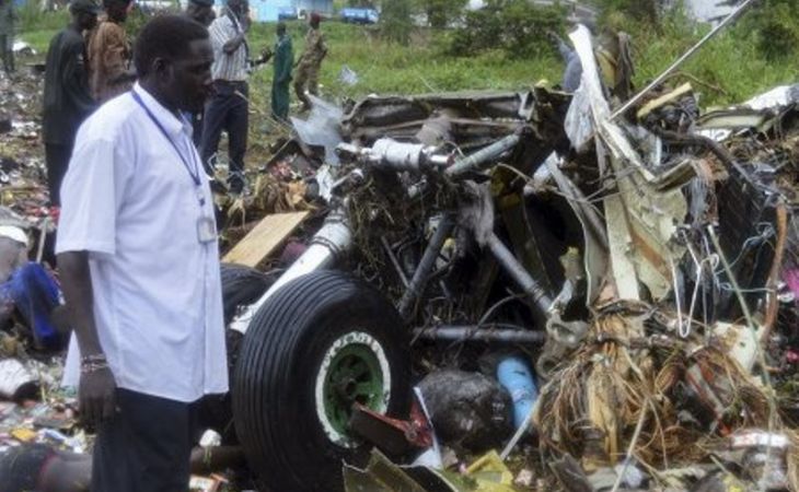 Мать выбросила сына из самолета при крушении в Южном Судане