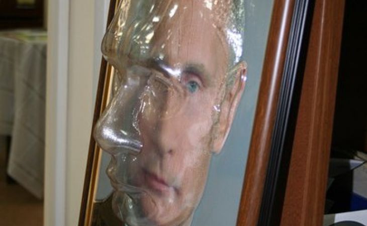 Объемный портрет Путина для незрячих презентовали в красноярской библиотеке