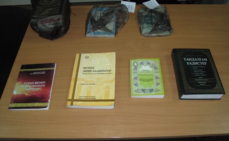Партия экстремистских книг была задержана сотрудниками ФСБ на Алтае