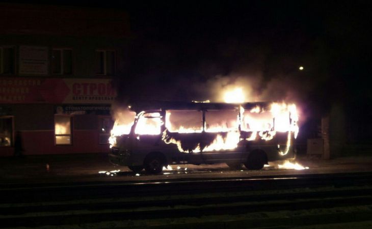 Автобус горел в Барнауле - фото