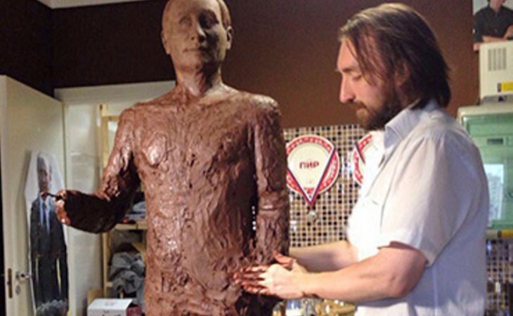 Петербургские кондитеры слепят 70-килограммового шоколадного Путина