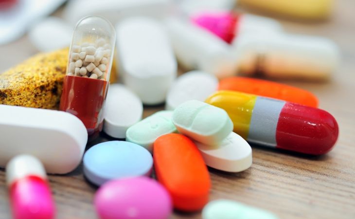Правительство ограничило госзакупки импортных лекарств