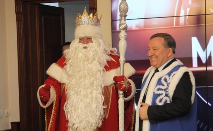Минтруд напомнил чиновникам о невозможности дарить и получать подарки на Новый год