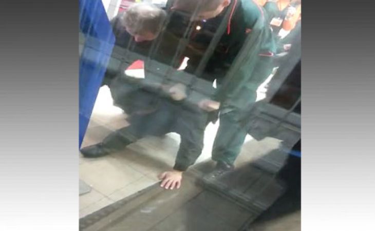 В Воронеже охранники супермаркета избили покупателя за "воровство"