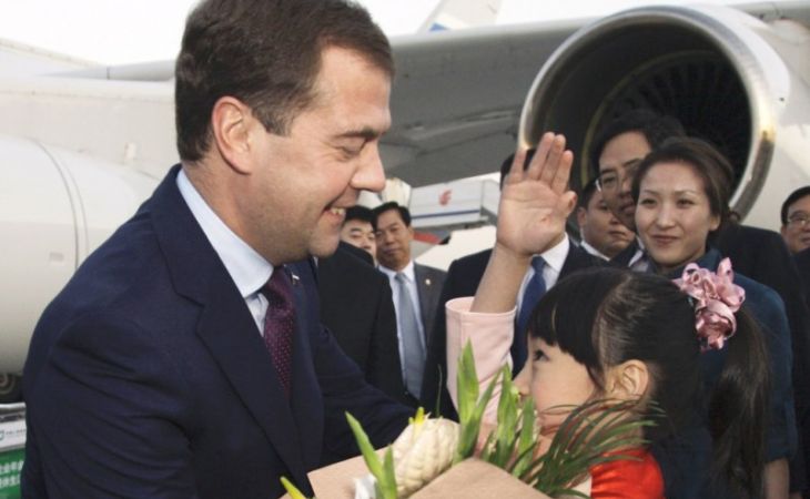 Медведев прибыл в Китай с официальным визитом