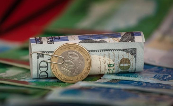 Официальный курс доллара превысил 70 рублей