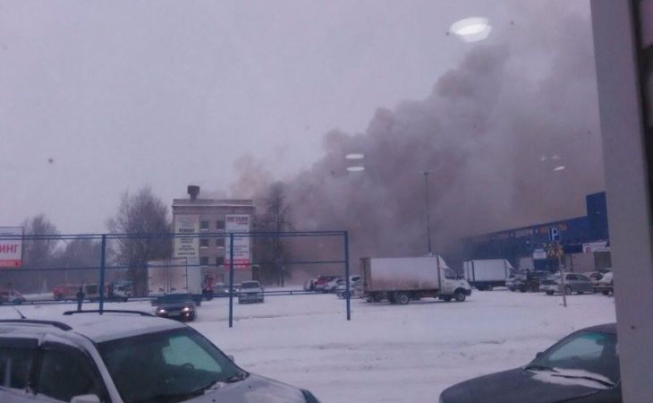 Здание моторного завода полыхало в Барнауле