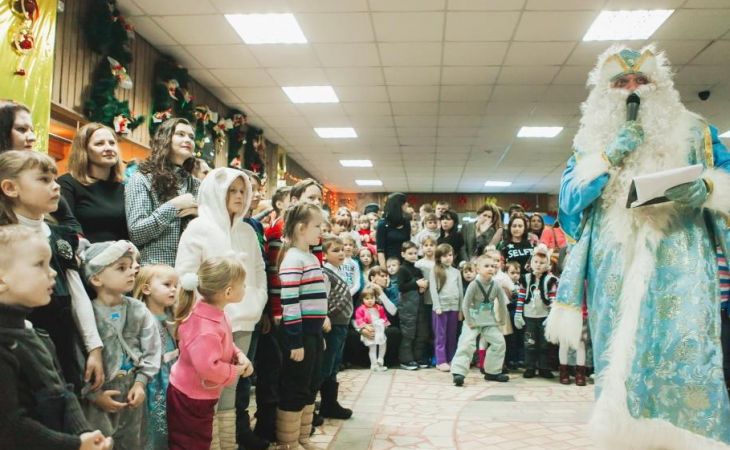 Барнаульцы с детьми уже отмечают Новый год