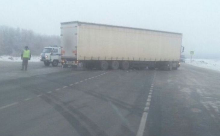 Водитель погиб на алтайской трассе после столкновения с грузовиком