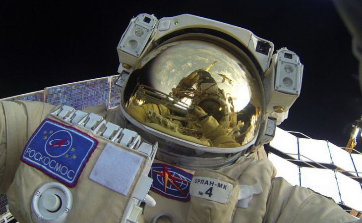 Селфи из открытого космоса - фото