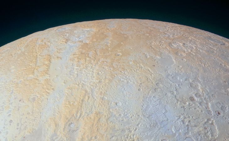 НАСА опубликовала новый снимок Плутона с ледяными каньонами
