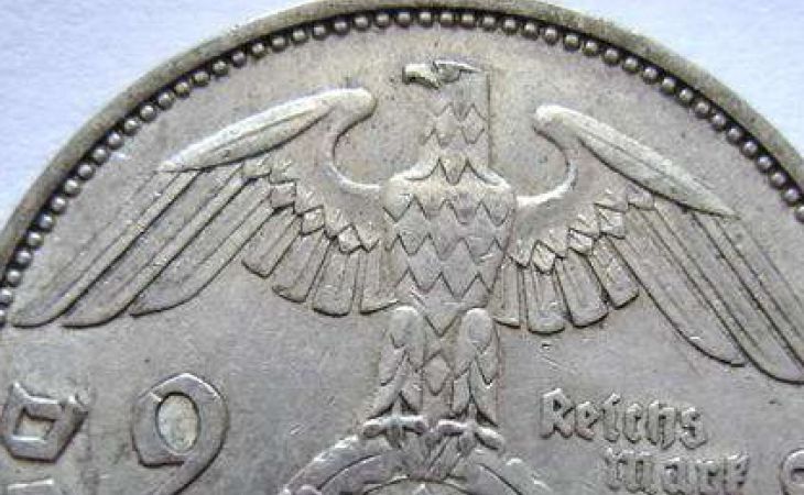Продажа коллекционных монет с нацистской символикой пресечена в Барнауле