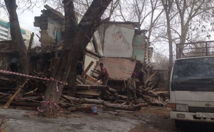В Барнауле продолжается снос аварийного жилья  - фото