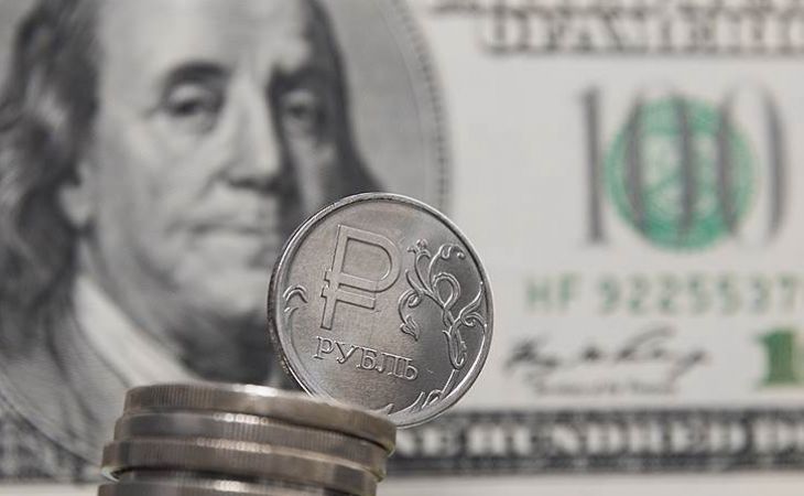 Курс доллара на бирже упал ниже 68 рублей