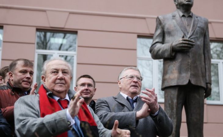 Памятник Владимиру Жириновскому установлен в Москве