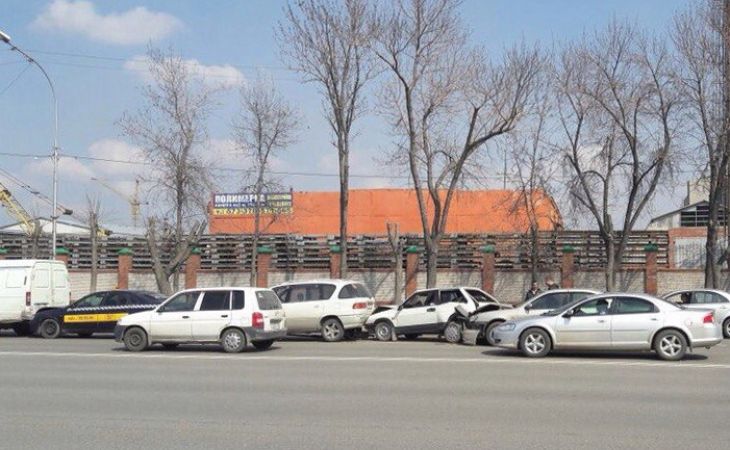 Пять машин столкнулись в Барнауле