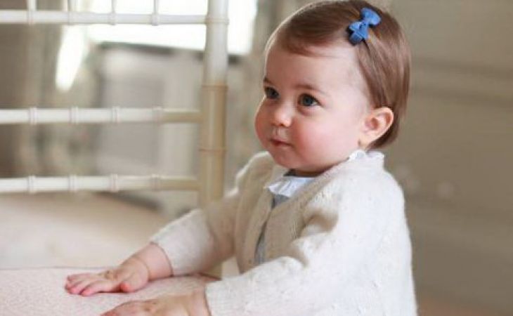 Новые фотографии принцессы Шарлотты появились в сети
