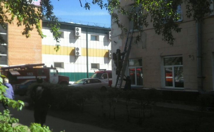 Поликлиника №2 горела в Барнауле - фото
