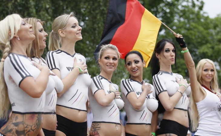 Матч между германскими и датскими порноактрисами прошёл в канун Евро-2016