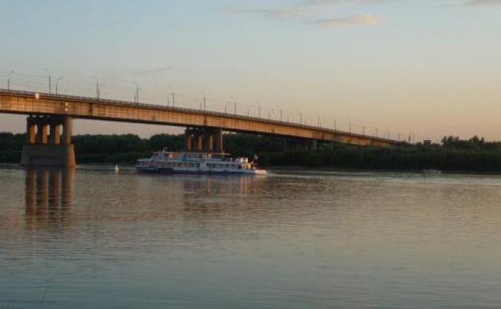 На реке Иртыш в Омске затонула яхта с семью пассажирами на борту