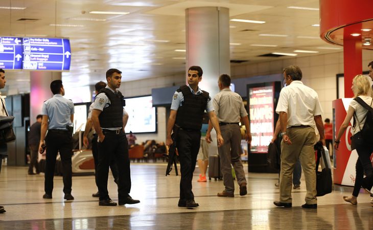 Международный аэропорт Стамбула возобновил работу после тройного теракта
