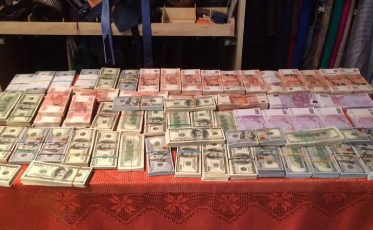 Глава ФТС заявил, что найденные у него 58 млн рублей в коробках - семейные накопления