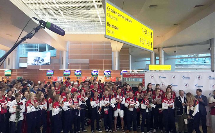 70 российских спортсменов проводили на олимпийские игры в Рио в аэропорту Шереметьево