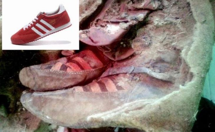 Мумию в "адидасовских" ботинках обнаружили в алтайских горах. Фото