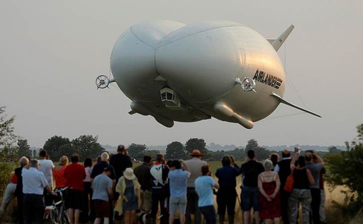 Воздушное судно размером с футбольное поле запустили в Великобритании - видео